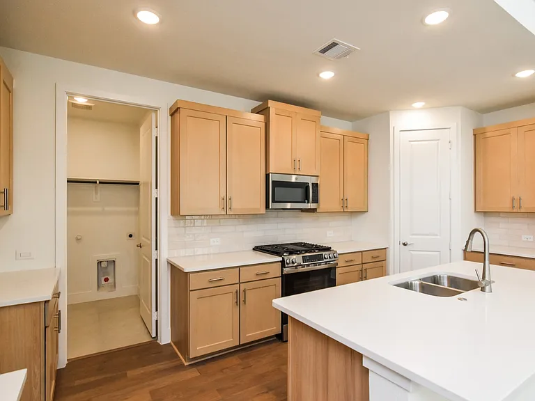 14531 Durant Ln — Photo 3
