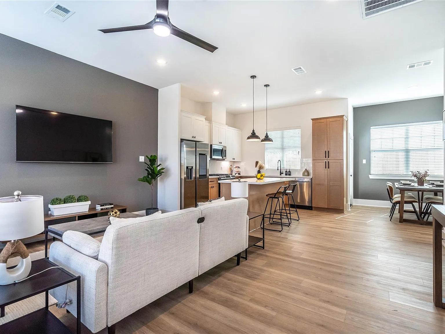 3 bed, 2.5 bath, 1633 sqft, $2,395 — Photo 4