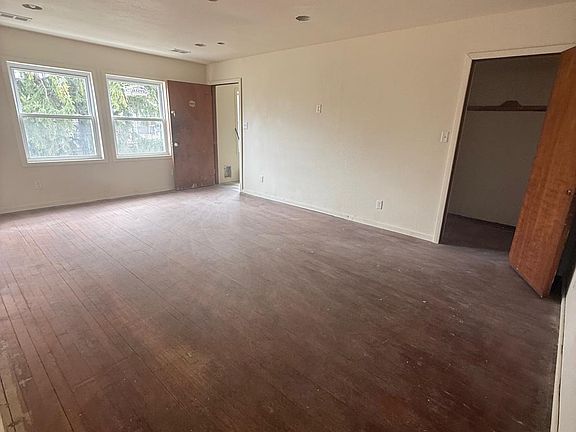 3rd image of 3042 N Palmer St #8