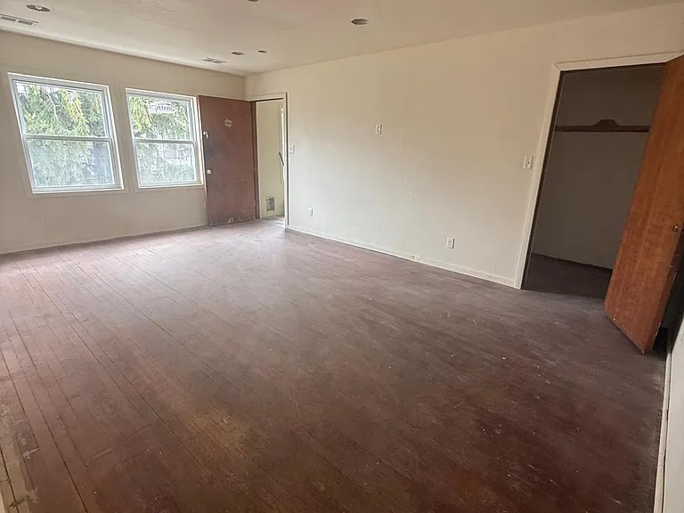 3042 N Palmer St #8 — Photo 3