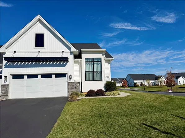 6955 Maple Dr E, Bath, PA 18014