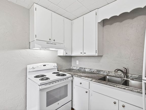 4th image of 1555 Willis Ave #4