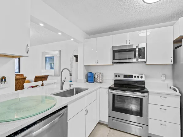 3138 Via Poinciana #116, Lake Worth, FL 33467