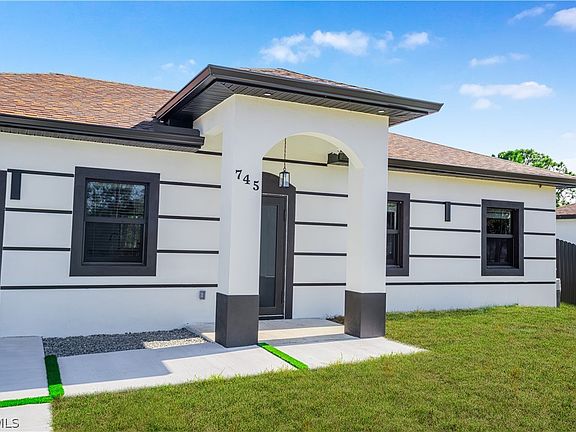 5th image of 745 Roma Ave S