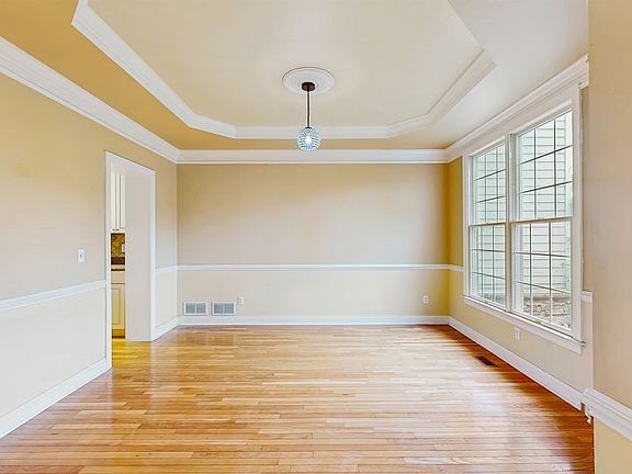 2nd image of 104 Briar Ct
