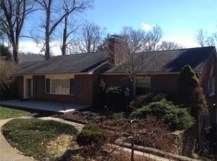 22 N Oak Forest Dr, Asheville, NC 28803
