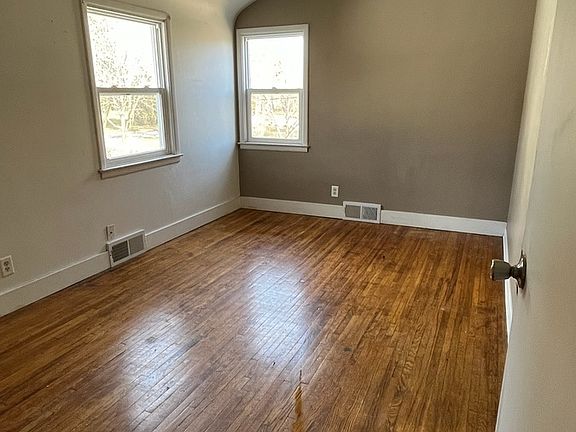 5th image of 217 W Cass St #2W