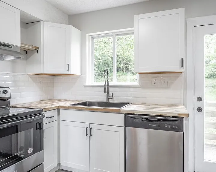 833 Sylvan Dr — Photo 7