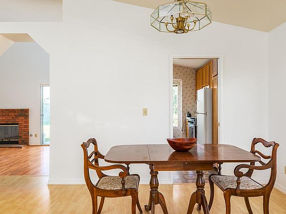 5th image of 185 Pacific Dunes Way