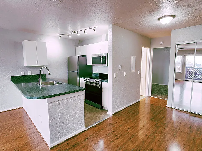 Hawaiian Apartments — Photo 49