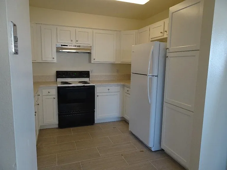 2041 Meadow Dr #4 — Photo 8