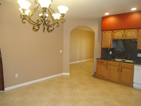 3rd image of 638 E Patricia St