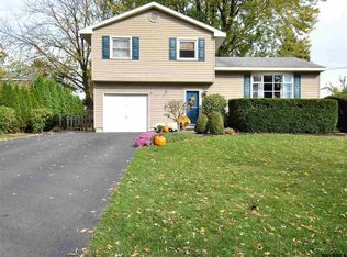 9 Crestone Rd, Albany, NY 12205