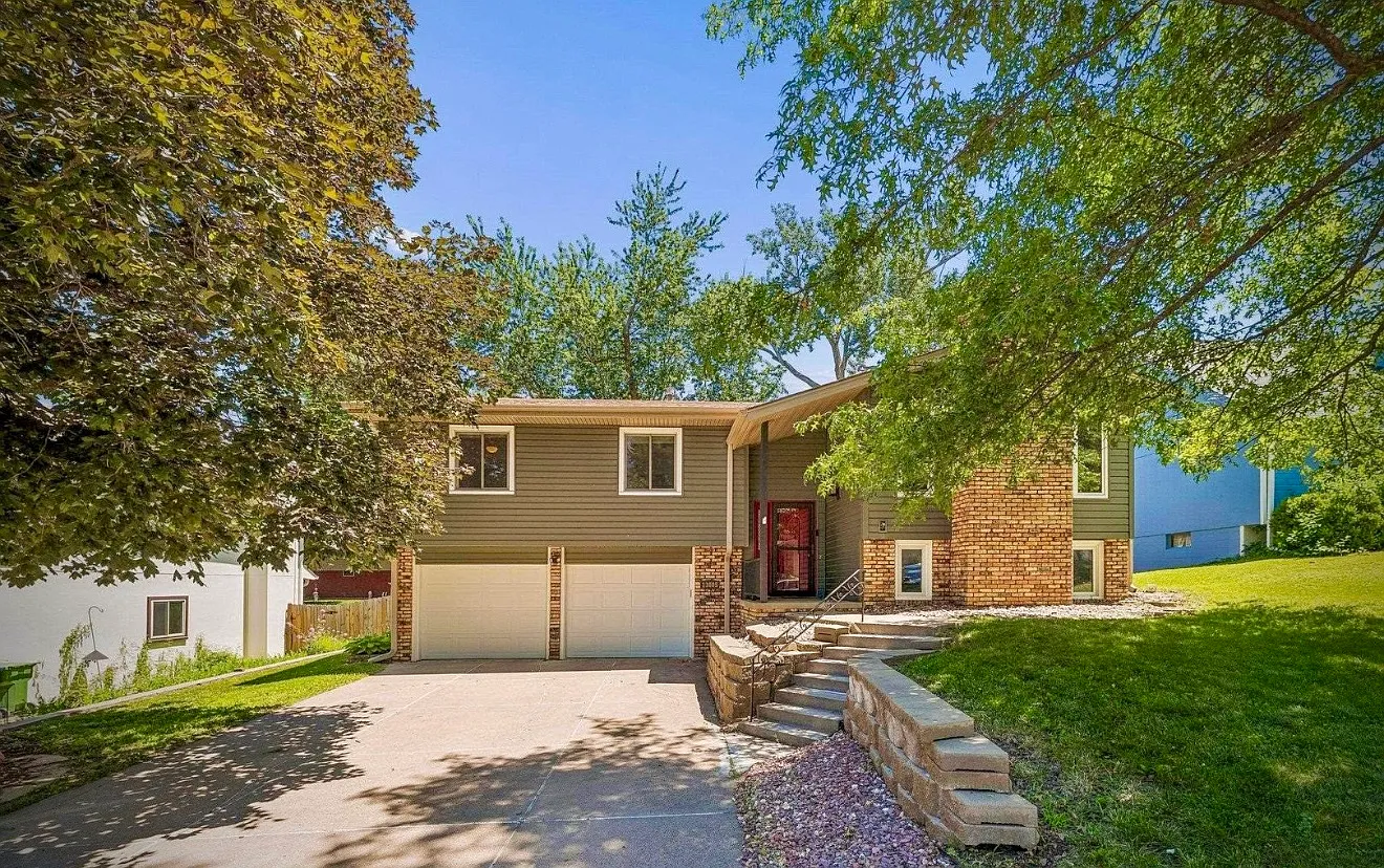 3 bed, 2.5 bath, 1872 sqft, $2,500 — Photo 1