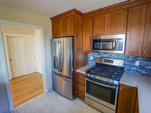 2nd image of 115 Avenue Balboa