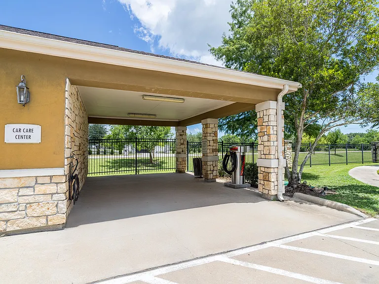 Avenues at Tuscan Lakes — Photo 37