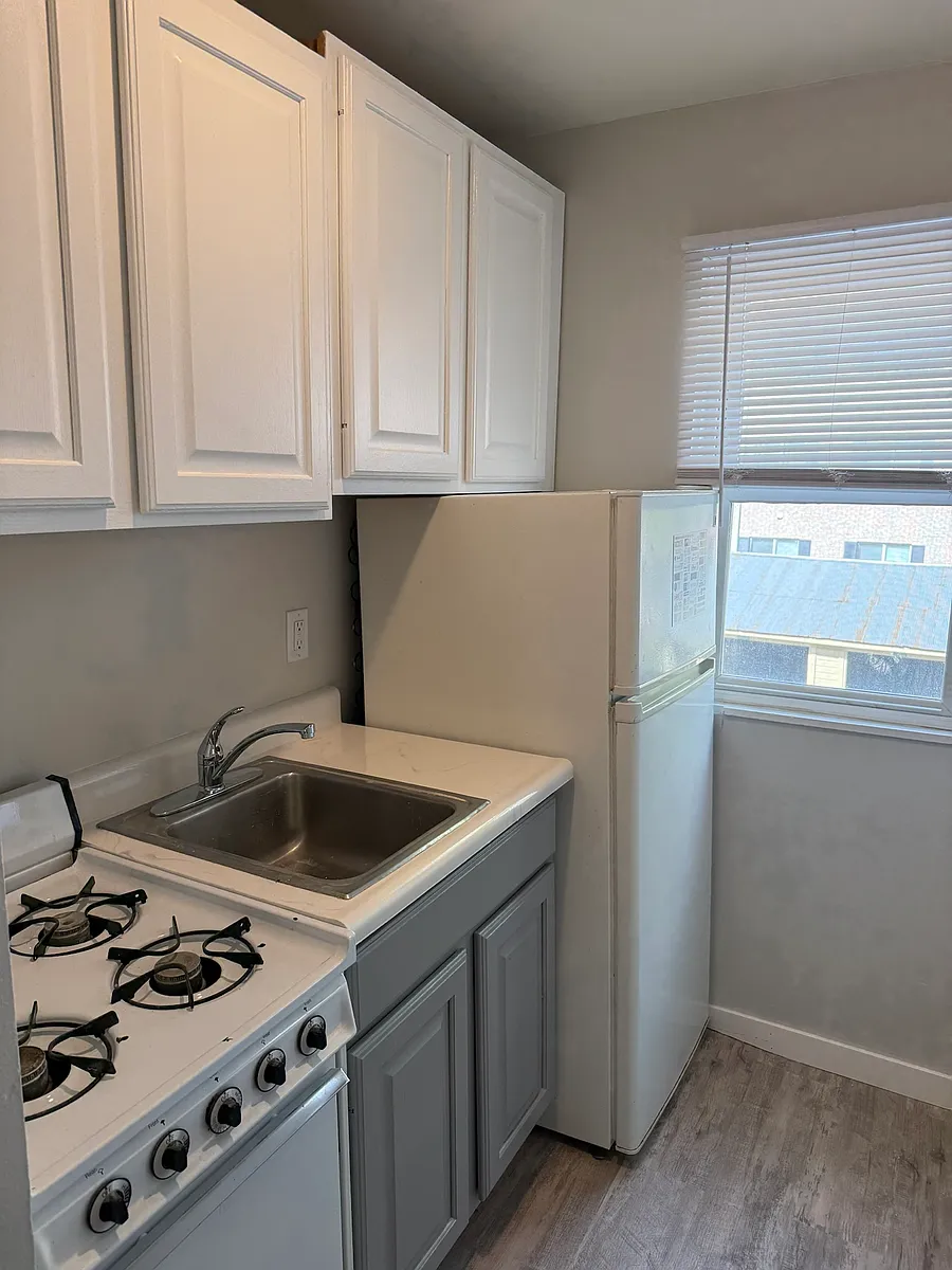 Building Photo - 331 S Johnson St #2