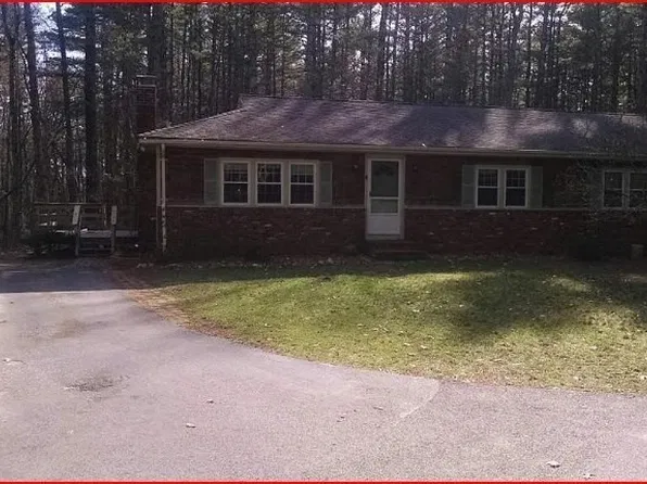 4 Pine Needle Ln, Pembroke, MA 02359