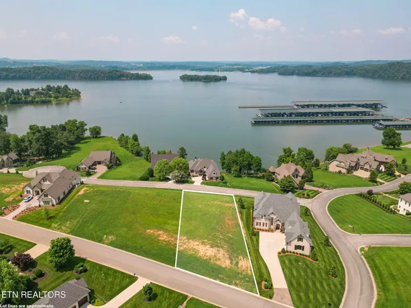 297 Cypress Pointe Dr, Lenoir City, TN 37772