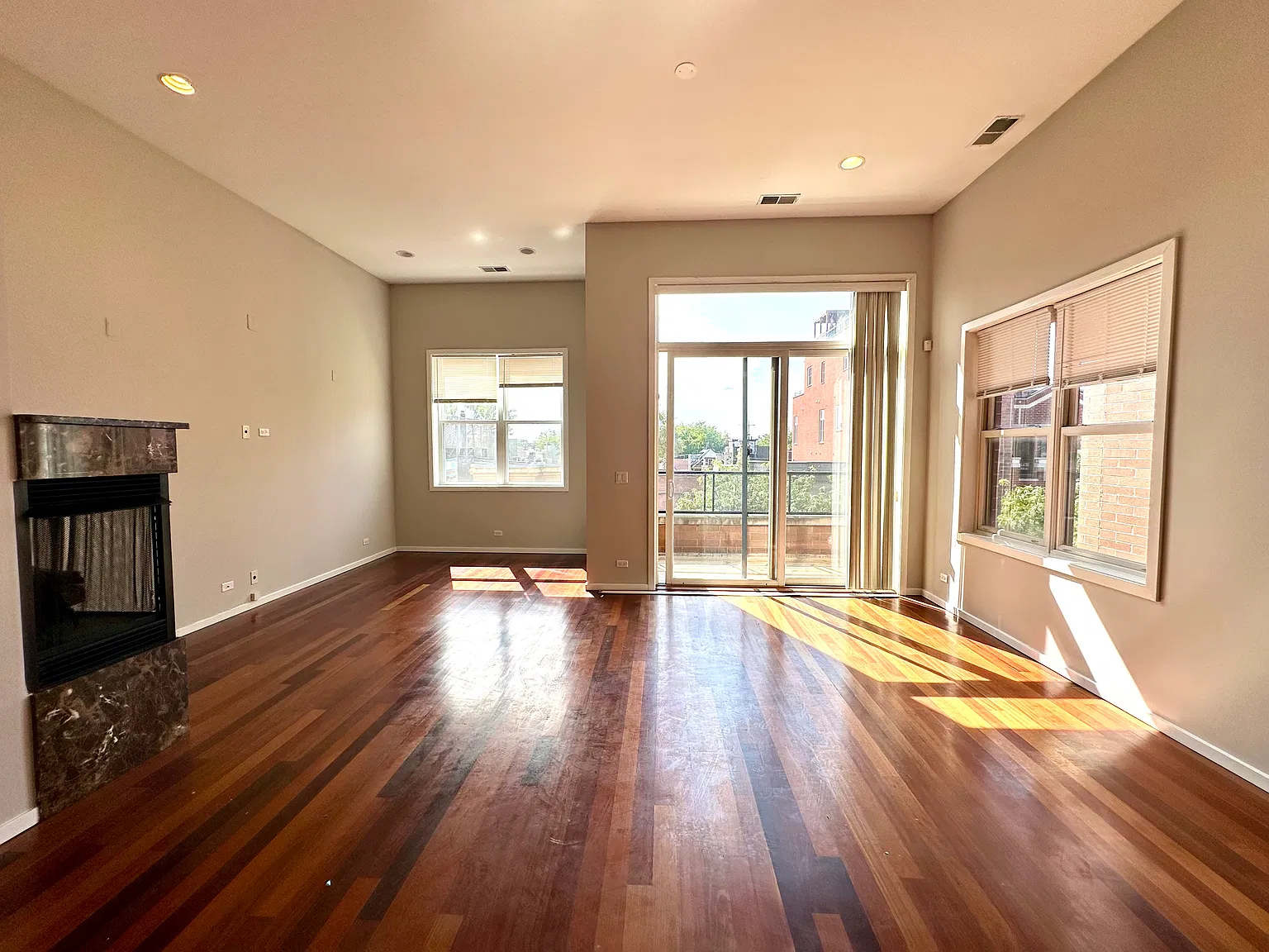 3 bed, 2.5 bath, 1324 sqft, $4,638 — Photo 1
