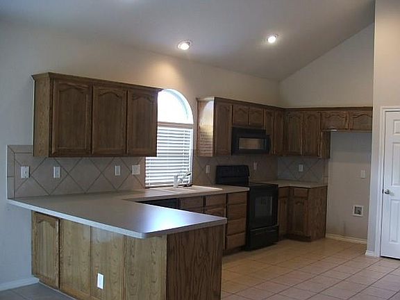 3rd image of 2704 Evening Shade Dr