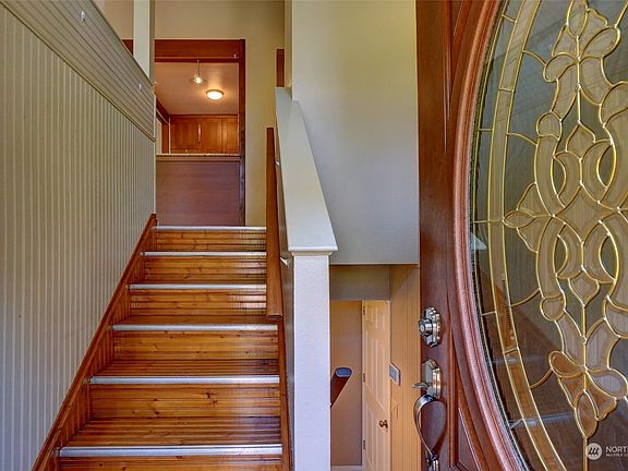 5th image of 1328 Woodglen Street NE