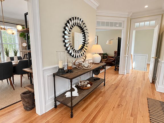3rd image of 864 Oldfield Rd #864