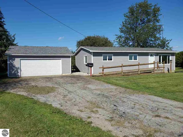 7402 Lincoln Rd, Elwell, MI 48832