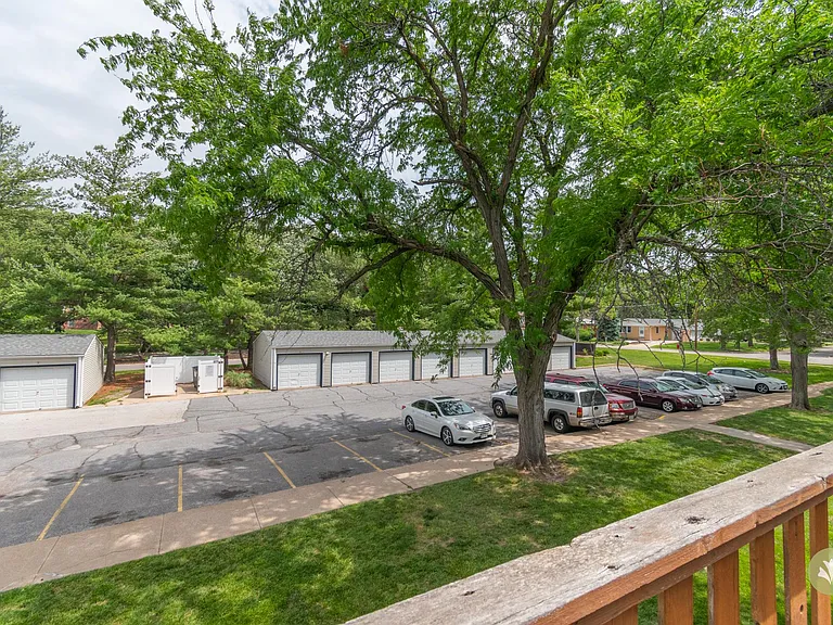 Chateau on Vine — Photo 72
