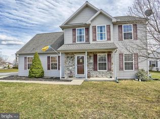 5 Coventry Cross Rd, Mount Wolf, PA 17347