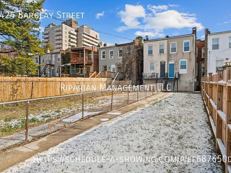 2424 Barclay St — Photo 26