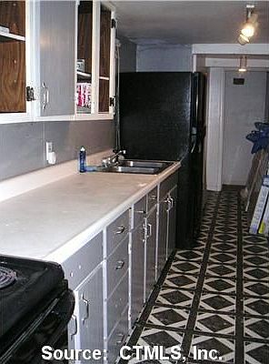 3rd image of 6 Carol Cir