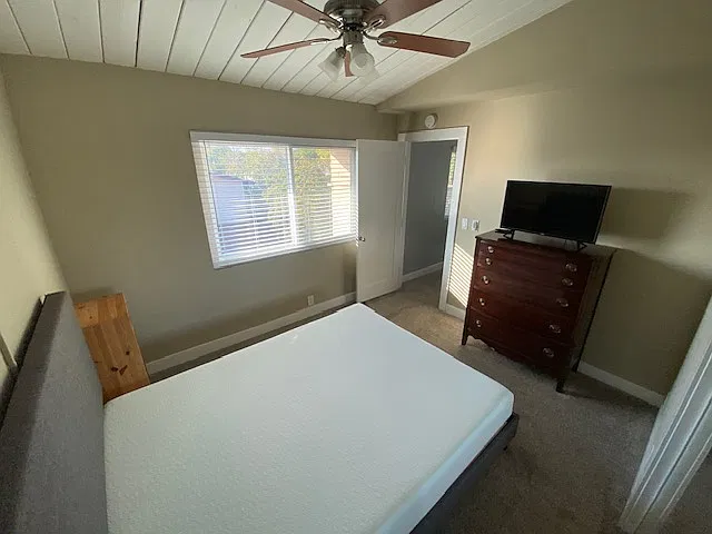 2 bed, 850 sqft, $3,200 — Photo 3