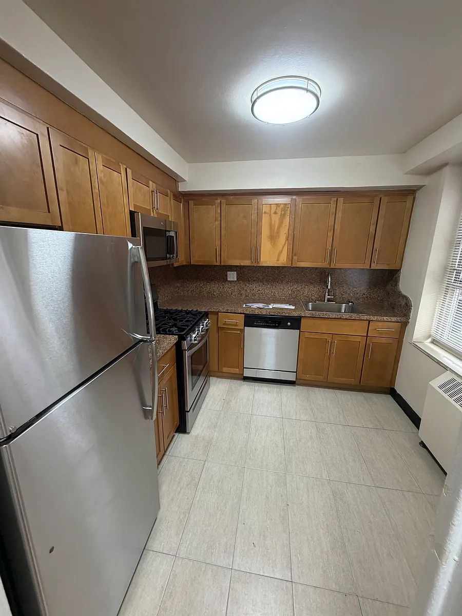 Building Photo - 186th Ln