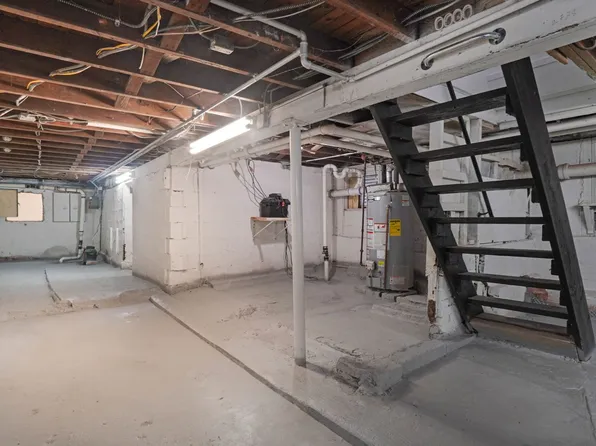 2738 Miles Avenue image 17 of 28