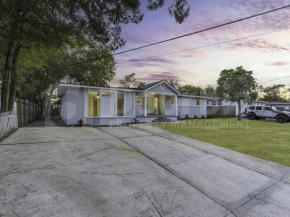 2nd image of 6036 Glenn Rose Dr