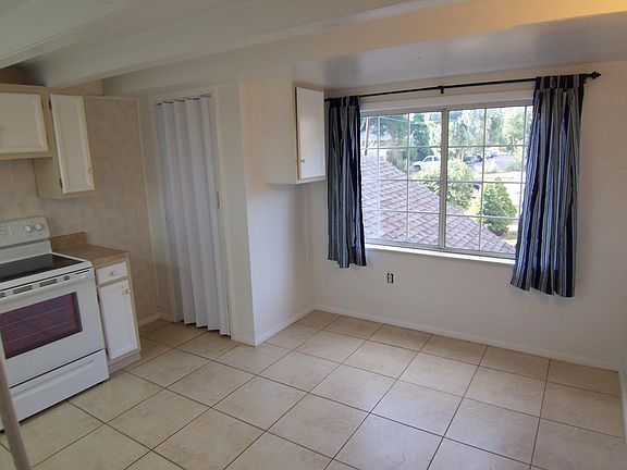 Kitchen / Eating Area