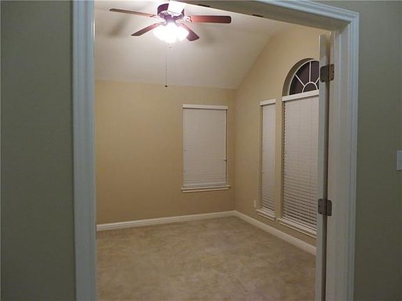 5th image of 2839 Angelina Dr