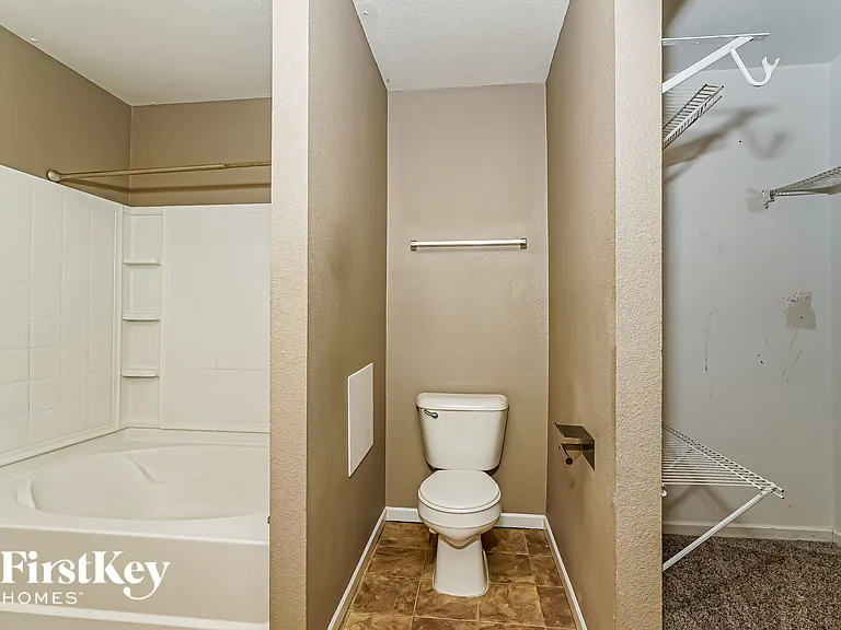 10702 Gathering Dr — Photo 11