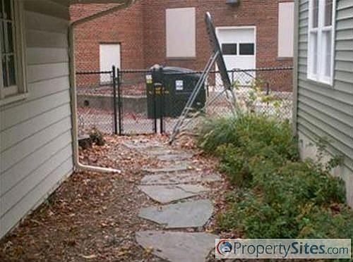 3rd image of 612 Laurel Ave SE