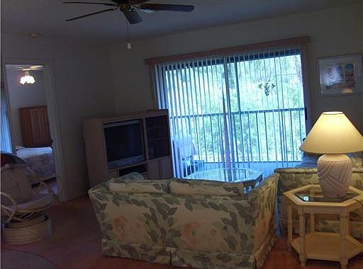 5th image of 129 SE Village Dr