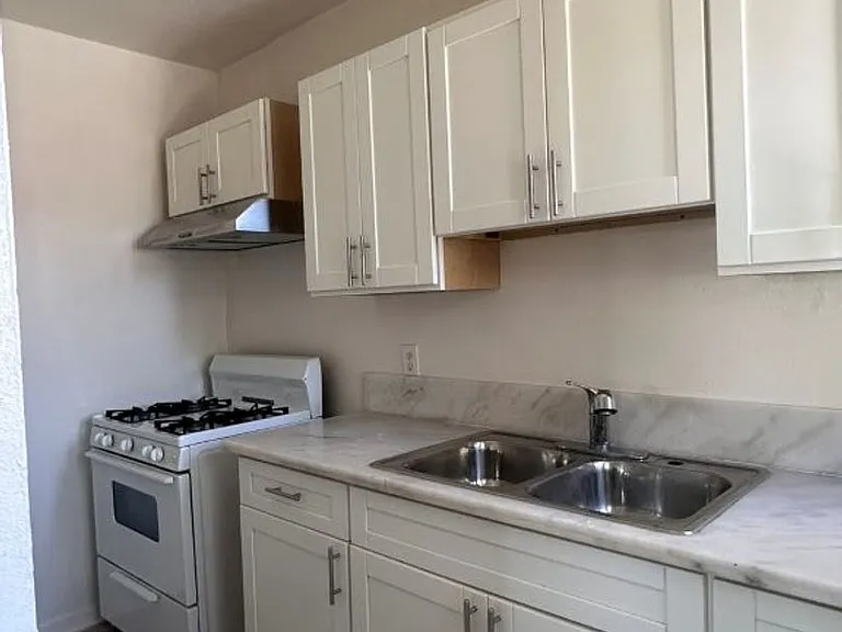 553 Cedar Ave — Photo 11
