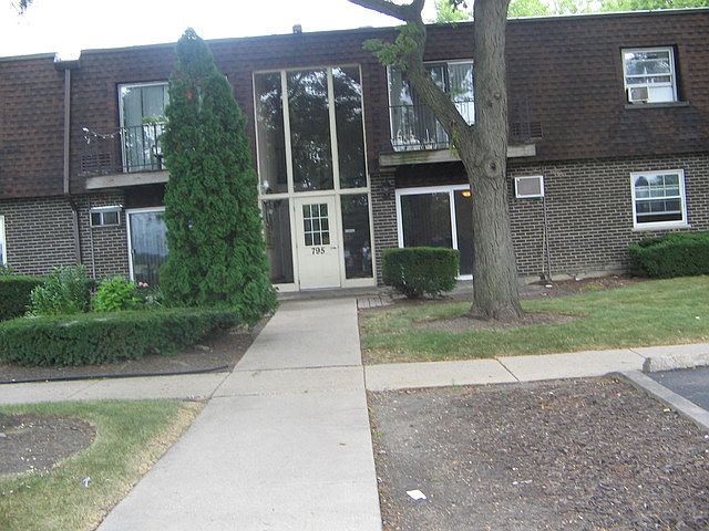 1st image of 795 Grove Dr APT 102