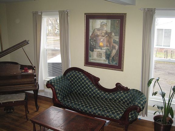 5th image of 11 E South St