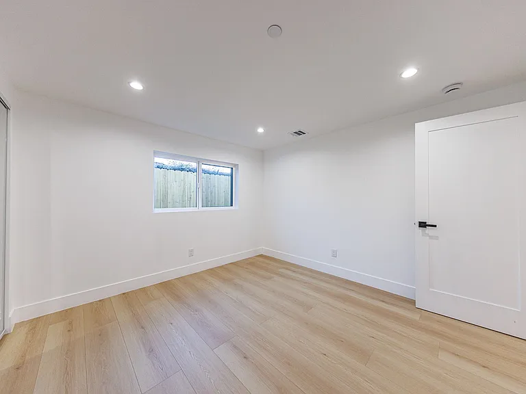 1330 S. Longwood Ave. — Photo 63
