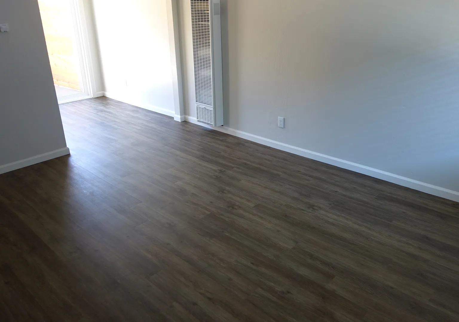 Townhome unit, 1 car parking, on-site laundry — Photo 4