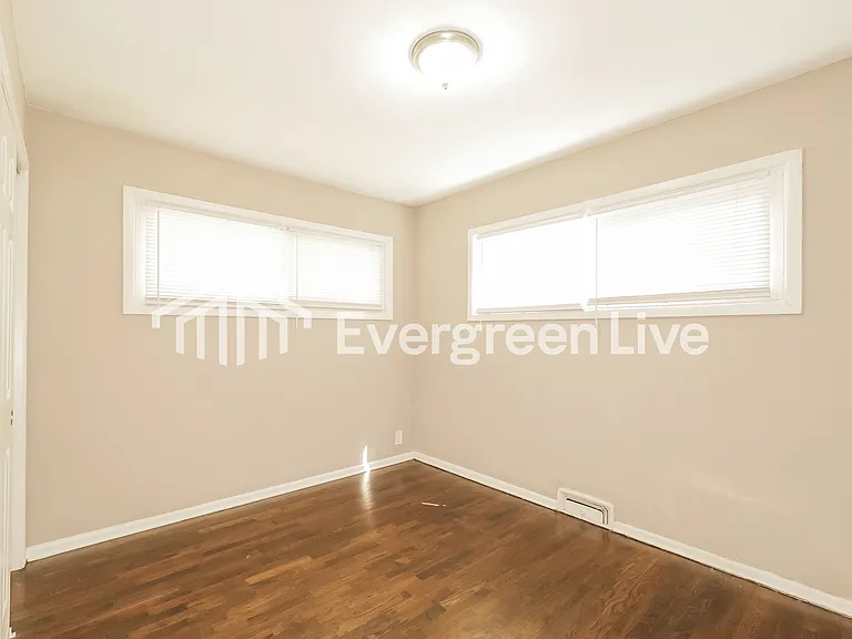 11213 Crystal Ave — Photo 11