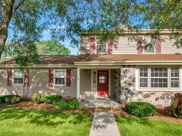 12521 N Woodberry Dr, Mequon, WI 53092