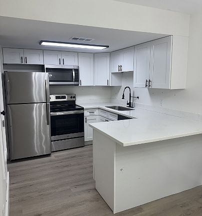 2nd image of 350 S C St