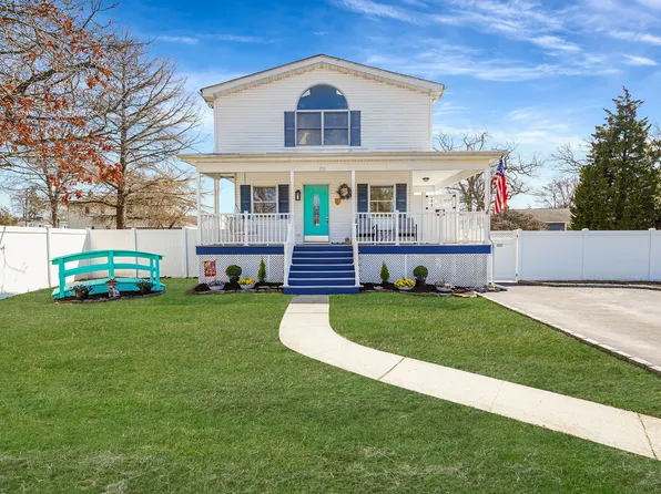 373 Nevada Street, Lindenhurst, NY 11757